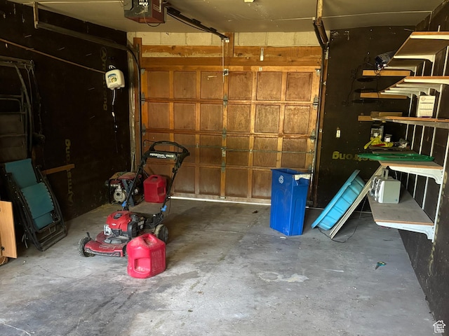 622 S Main St, Gunnison, UT 84634 - garage with a garage door opener