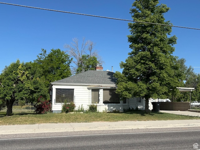 622 S Main St, Gunnison, UT 84634 - view of front facade featuring a chimney, a front lawn, and a shingled roof