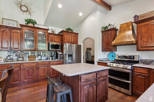 969 S View Crest Ln W, Kaysville, UT 84037 - kitchen with stainless steel appliances, premium range hood, beam ceiling, dark wood-style floors, and arched walkways