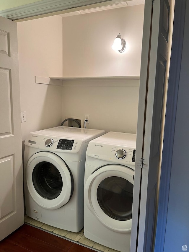 632 W 200 N, Salt Lake City, UT 84116 - laundry area featuring washing machine and clothes dryer and dark wood-style flooring