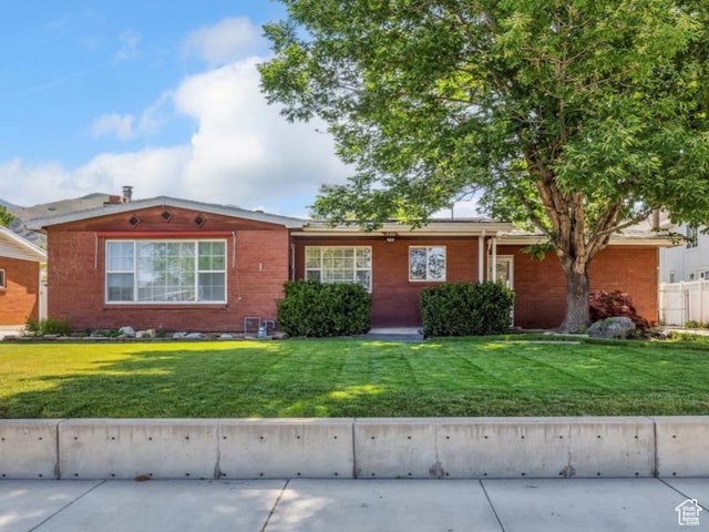 920 N 200 W, Bountiful, UT 84010 - ranch-style home featuring a front lawn and brick siding