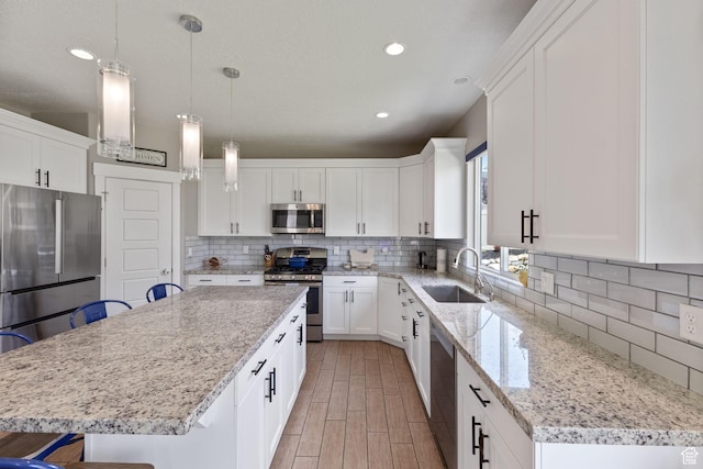 776 W Horizon Dr, Lehi, UT 84043 - kitchen with appliances with stainless steel finishes, a sink, a kitchen island, white cabinets, and recessed lighting