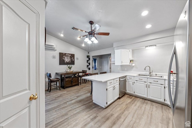 2811 E Paradise Way, St George, UT 84790 - kitchen featuring stainless steel appliances, a sink, a peninsula, light countertops, and light wood-type flooring