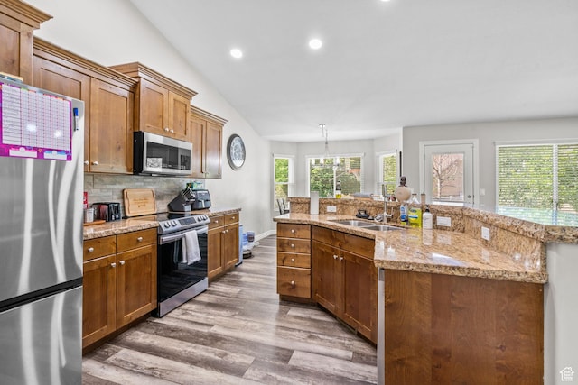 1809 E Kay Ln, South Weber, UT 84405 - kitchen with stainless steel appliances, wood finished floors, recessed lighting, decorative backsplash, and a large island with sink