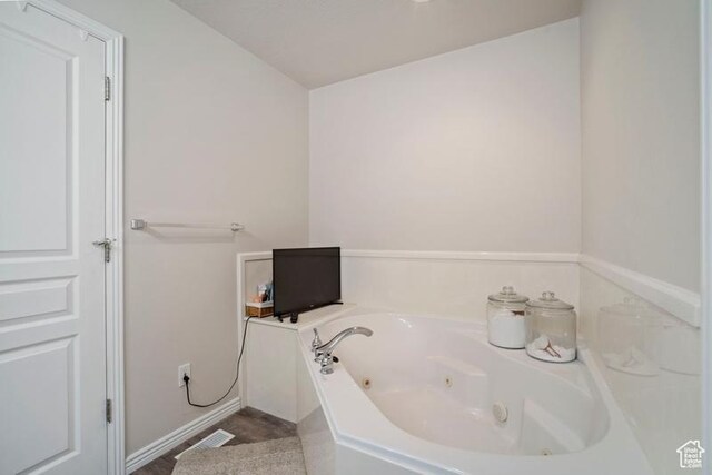 787 N 500 W, Brigham City, UT 84302 - full bath featuring a jetted tub and baseboards