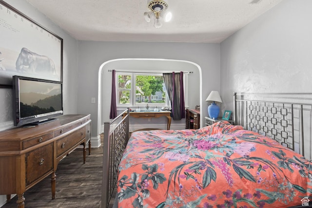 195 S 200 E, Monroe, UT 84754 - bedroom featuring dark wood-style flooring and a textured ceiling