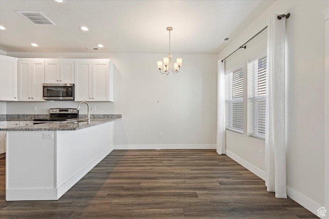 290 N 100 W, Morgan, UT 84050 - kitchen featuring stainless steel appliances, baseboards, a chandelier, recessed lighting, and dark wood finished floors