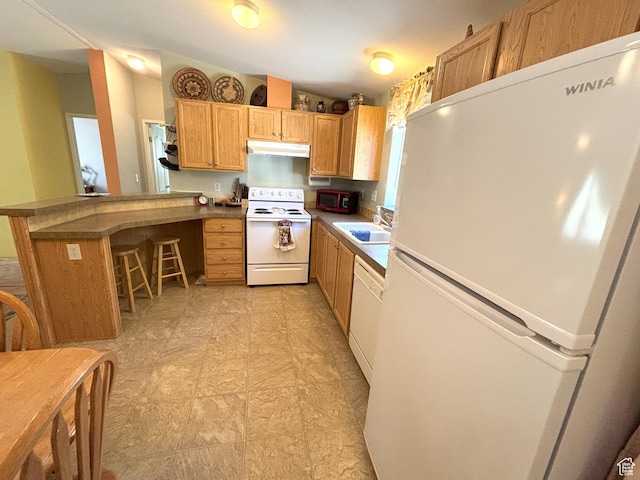 380 Portal Vista Loop, Moab, UT 84532 - kitchen with white appliances, under cabinet range hood, a sink, a peninsula, and a kitchen breakfast bar