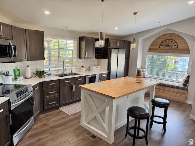 527 S Moenkopi Dr, Leeds, UT 84746 - kitchen featuring appliances with stainless steel finishes, a sink, a breakfast bar, dark brown cabinetry, and recessed lighting