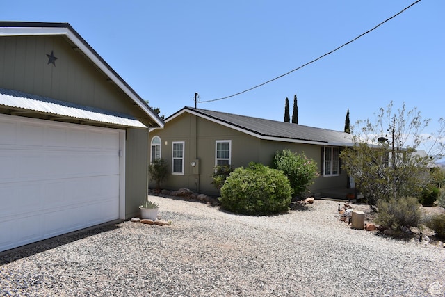 527 S Moenkopi Dr, Leeds, UT 84746 - view of front facade featuring an attached garage and gravel driveway