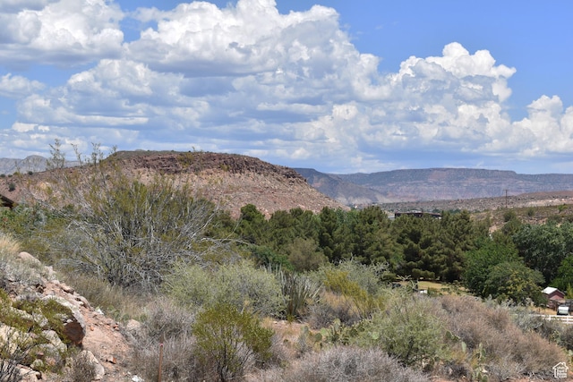 527 S Moenkopi Dr, Leeds, UT 84746 - view of mountain backdrop