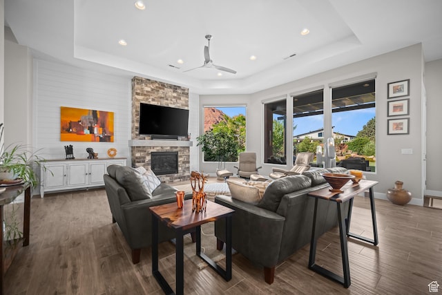 97 S 495 W, Ivins, UT 84738 - living room featuring a raised ceiling, dark wood-style flooring, a ceiling fan, baseboards, and recessed lighting