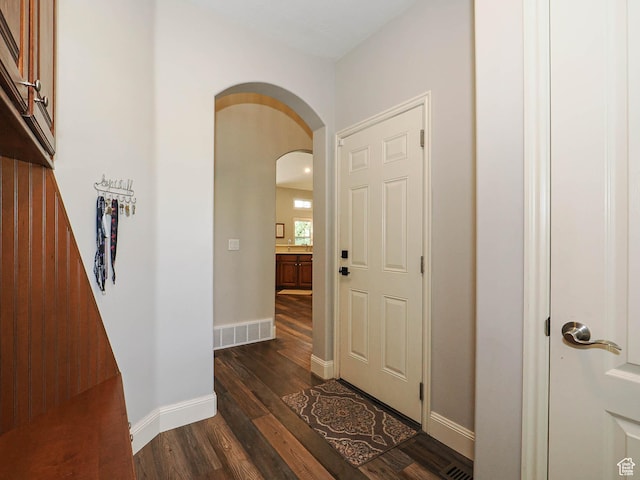 12687 S Verona Creek Way W, Riverton, UT 84065 - foyer entrance featuring arched walkways, dark wood-style flooring, and baseboards