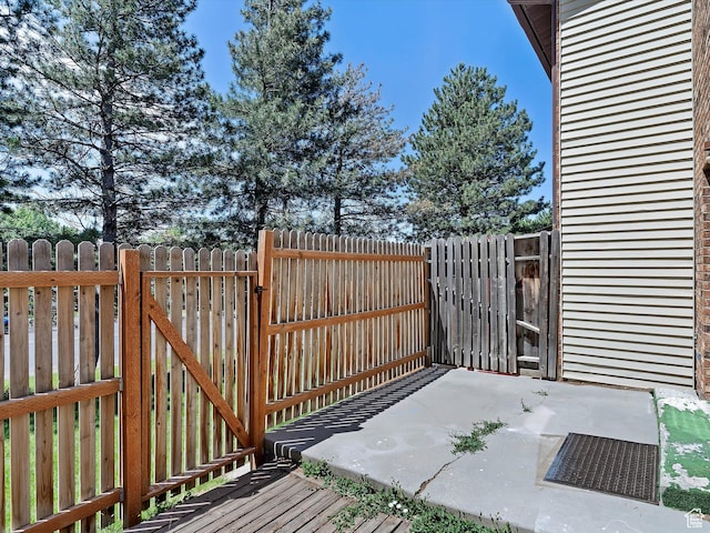 1631 E 1470 S Unit 5E, Ogden, UT 84404 - wooden terrace with a gate and a patio area