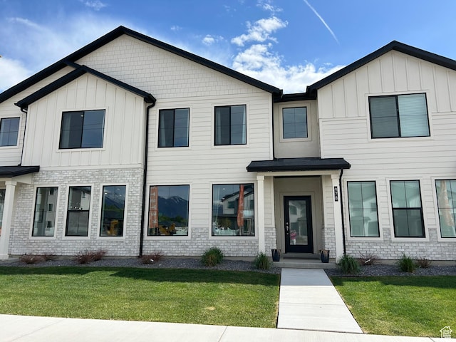 866 S 320 E Unit 168, Spanish Fork, UT 84660 - townhome / multi-family property featuring board and batten siding and a front lawn