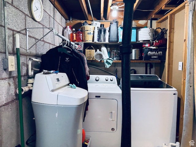 2557 W 5725 S, Roy, UT 84067 - laundry room with washing machine and clothes dryer