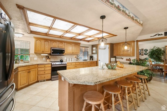 1262 W Dusty Downs Cir S, Jordan, UT 84095 - kitchen with stainless steel appliances, a sink, light tile patterned floors, a kitchen bar, and backsplash
