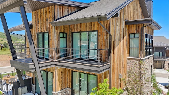 1990 Stone Creek Rd Unit 20, Park City, UT 84098 - view of home's exterior featuring a balcony, a shingled roof, and board and batten siding