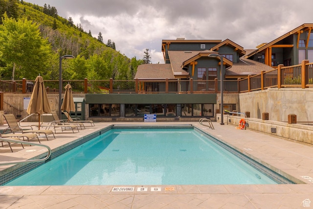 2900 Deer Valley Dr E Unit E211, Deer Valley, UT 84060 - community pool with a patio area