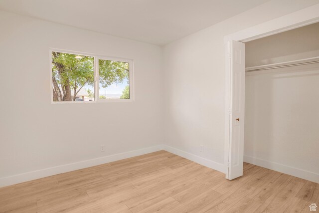 1098 N 1900 W, St George, UT 84770 - unfurnished bedroom featuring baseboards, light wood-style floors, and a closet