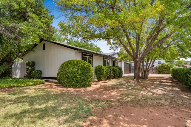 1098 N 1900 W, St George, UT 84770 - view of front of house featuring an attached garage