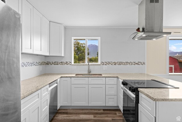 12345 S Redwood Rd, Riverton, UT 84065 - kitchen with stainless steel appliances, a sink, island exhaust hood, tasteful backsplash, and crown molding