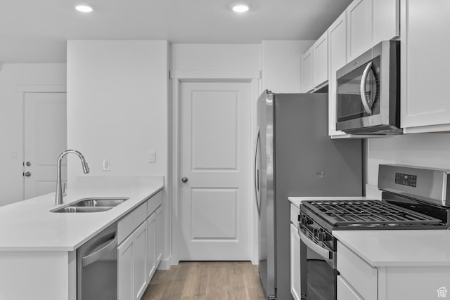 1895 S 530 W Unit 1193, Provo, UT 84601 - kitchen with stainless steel appliances, a sink, a peninsula, light wood-style floors, and light countertops