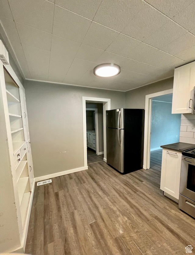 947 W 1300 N, Carbonville, UT 84501 - kitchen with stainless steel appliances, dark countertops, wood finished floors, and white cabinets