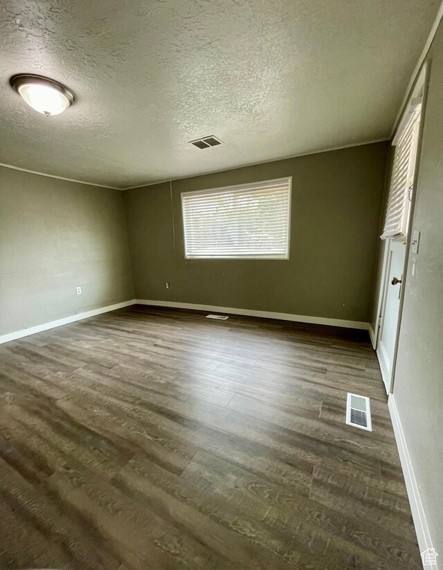 947 W 1300 N, Carbonville, UT 84501 - spare room with dark wood-style flooring, a textured ceiling, and baseboards