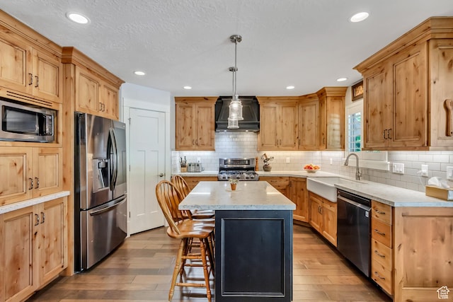 849 N 400 E, Springville, UT 84663 - kitchen with stainless steel appliances, custom range hood, wood-type flooring, a sink, and a kitchen bar