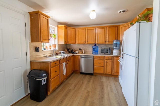 636 N 200 W, Clearfield, UT 84015 - kitchen with stainless steel dishwasher, freestanding refrigerator, a sink, light wood finished floors, and light countertops