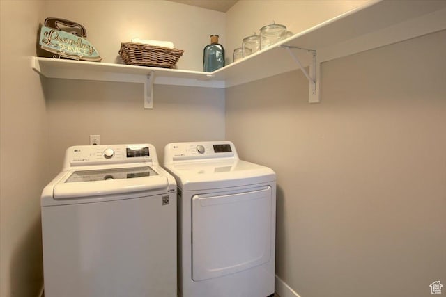 2895 S 2900 W, Syracuse, UT 84075 - washroom featuring washing machine and dryer