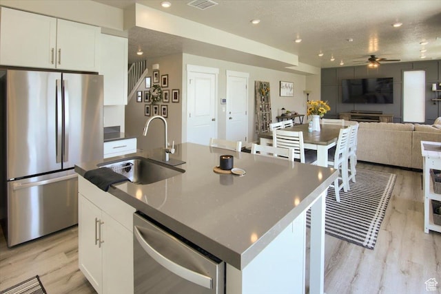 2895 S 2900 W, Syracuse, UT 84075 - kitchen featuring stainless steel appliances, a sink, light wood-type flooring, ceiling fan, and white cabinetry