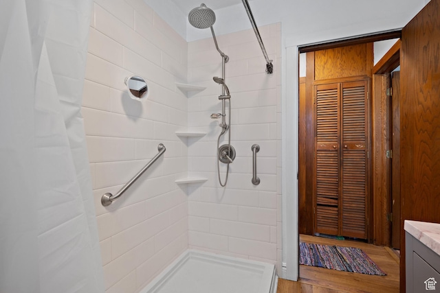 160 S 200 W, Tooele, UT 84074 - bathroom with a tile shower, a closet, vanity, and wood finished floors