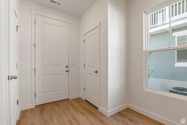 6658 W 11800 S, South Jordan, UT 84009 - entryway featuring light wood-type flooring and baseboards