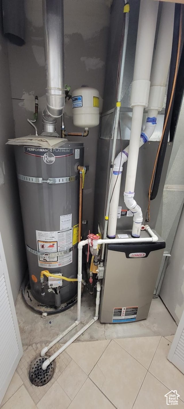 325 W Apple St, Grantsville, UT 84029 - utility room featuring water heater