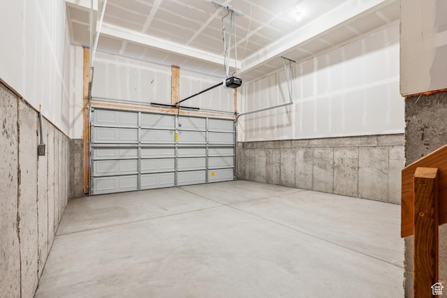 6656 W 11800 S Unit 619, South Jordan, UT 84009 - garage featuring a garage door opener