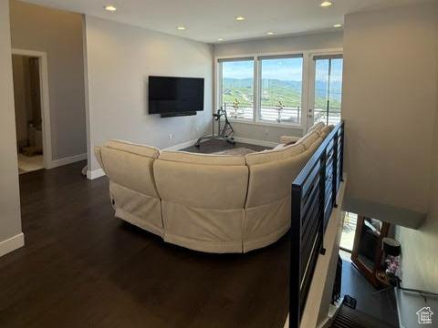 795 E Miner Way, Hideout, UT 84036 - living area with baseboards, dark wood-style flooring, and recessed lighting
