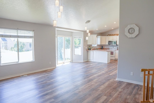 197 W 1750 N, Lehi, UT 84043 - unfurnished living room with dark wood-style flooring, vaulted ceiling, recessed lighting, and a textured ceiling