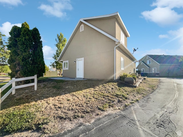 2238 N Harvest Moon Dr, Saratoga Springs, UT 84045 - view of side of property with stucco siding