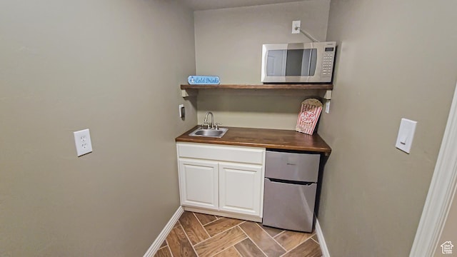 1812 E 1460 S, Spanish Fork, UT 84660 - indoor wet bar with baseboards and fridge