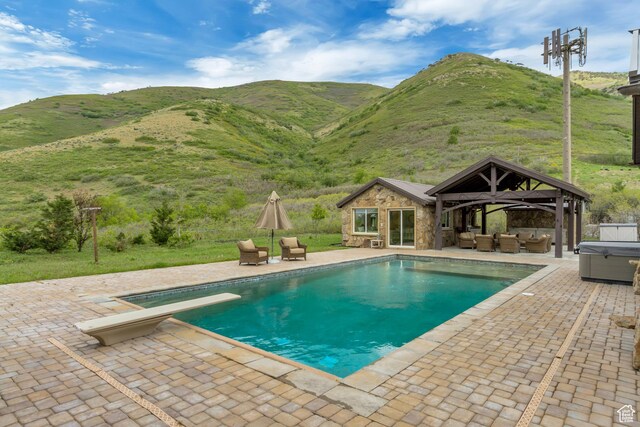 370 S Got Teeth Ln E, Emigration Canyon, UT 84108 - outdoor pool with an outdoor living space, a patio area, a hot tub, and a mountain view