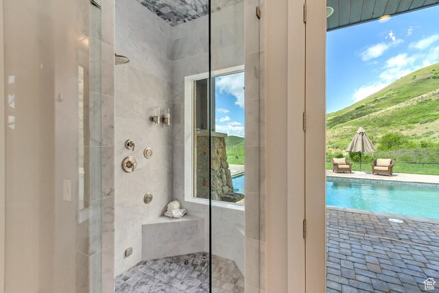370 S Got Teeth Ln E, Emigration Canyon, UT 84108 - full bath featuring tiled shower and a mountain view