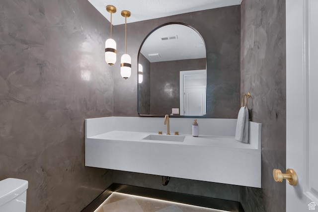 2795 E Palma Way, Cottonwood Heights, UT 84121 - half bath featuring toilet and vanity
