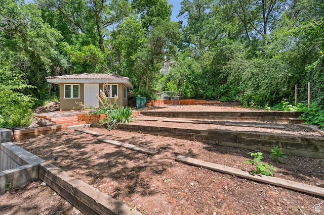 5757 S Holladay Blvd E, Holladay, UT 84121 - view of yard with an outdoor structure