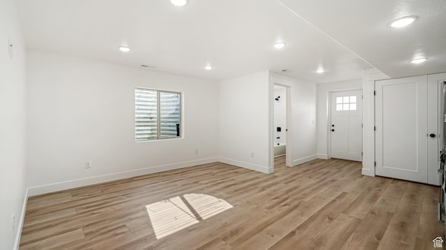 312 N 240 E, Vineyard, UT 84059 - foyer entrance with light wood-style floors and recessed lighting