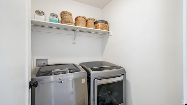 312 N 240 E, Vineyard, UT 84059 - laundry room featuring washing machine and dryer