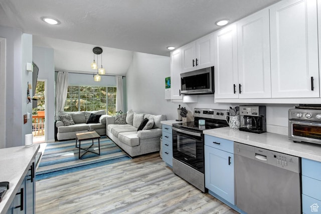 2953 W Wildflower Ct Unit 35, Park City, UT 84098 - kitchen featuring stainless steel appliances, open floor plan, light wood finished floors, light countertops, and recessed lighting