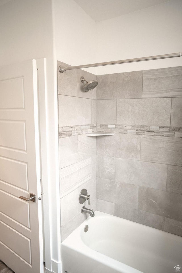 1060 N Ocotillo Dr, Washington, UT 84780 - full bath featuring bathing tub / shower combination