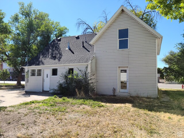48 N Main St, Ephraim, UT 84627 - rear view of house with a shingled roof and a yard